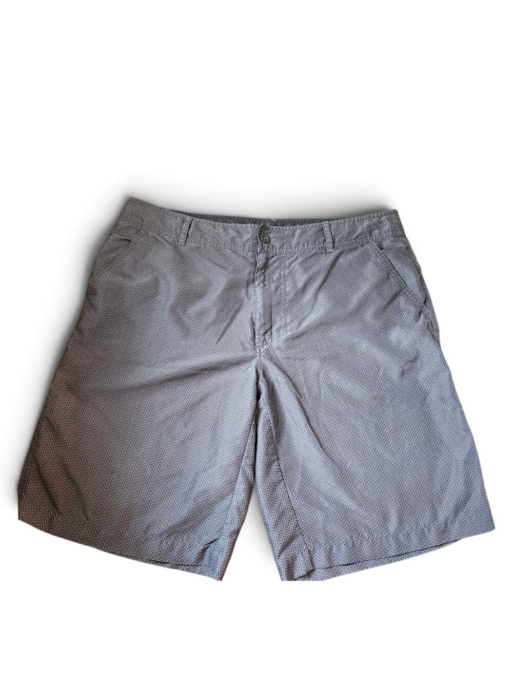 Urban Pipeline Men's Gray Patterned Hits At Knee SuperFlex Cargo Shorts.